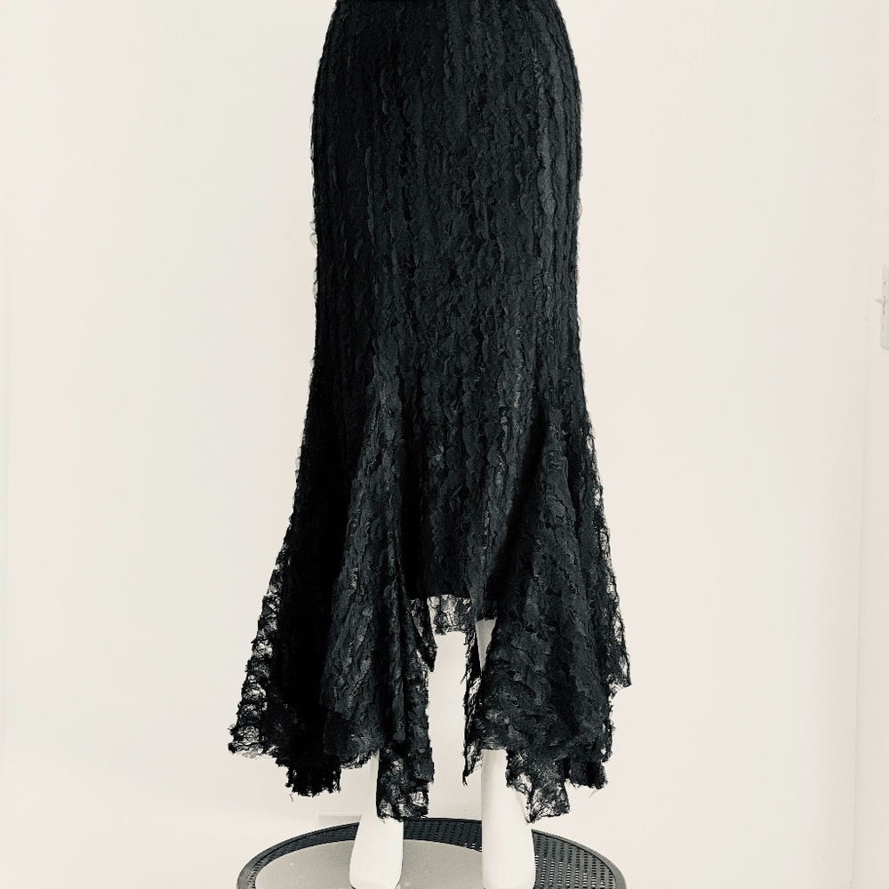 Divine Heritage Lace Midi Skirt in Onyx - Picture 9 of 16